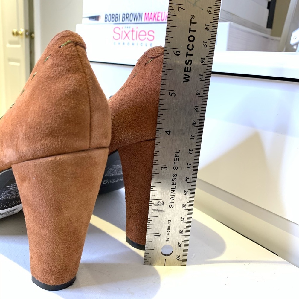 Buffalo David Bitton Tan Suede Round Toe Pumps 8.5 - Picture 4 of 5